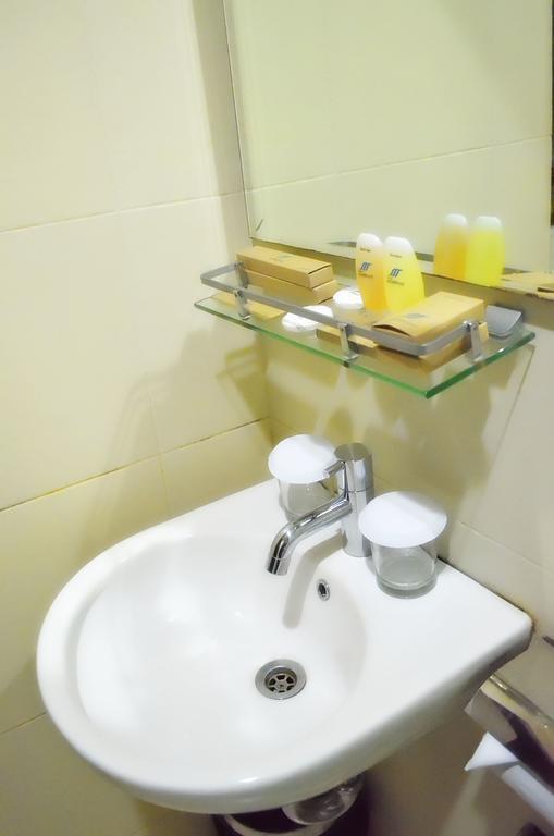 Royal Mamberamo Hotel Sorong Habitación foto