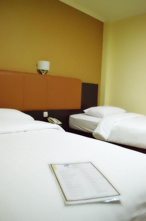 Royal Mamberamo Hotel Sorong Habitación foto