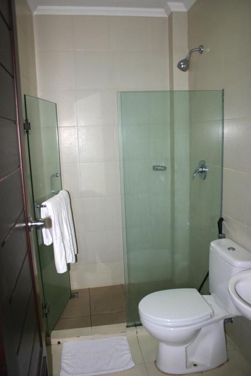 Royal Mamberamo Hotel Sorong Habitación foto