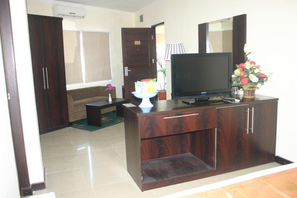 Royal Mamberamo Hotel Sorong Habitación foto