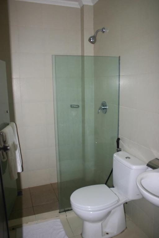 Royal Mamberamo Hotel Sorong Habitación foto