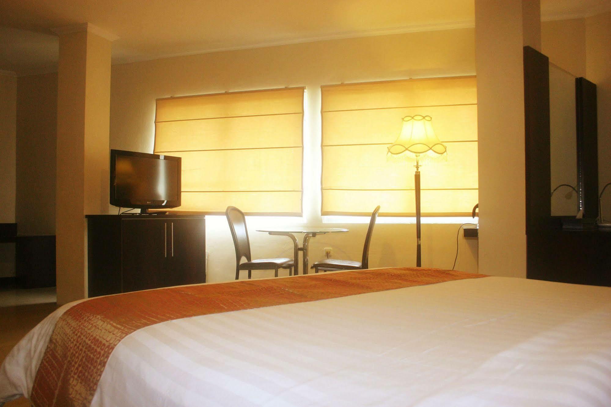 Royal Mamberamo Hotel Sorong Exterior foto